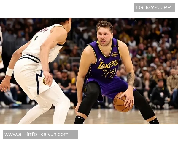 湖人半场领先独行侠东契奇表现出色艾顿状态低迷克里斯蒂贡献15分